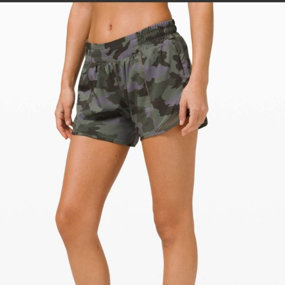 Lululemon Hotty Hot Shorts II 6T Tall Hertiage Camo Dusty Lavender Army Green